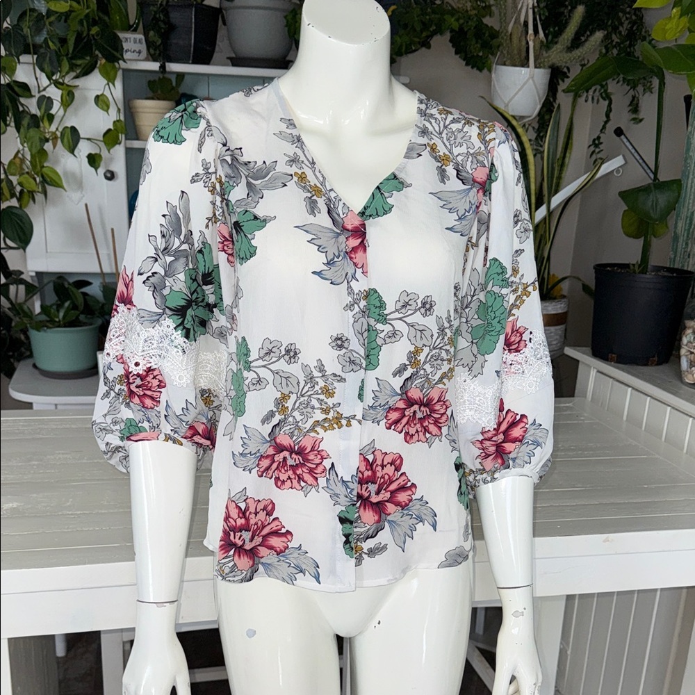 Women’s V-Neck White Pink & Green Floral Print NWOT balloon sleeves blouse